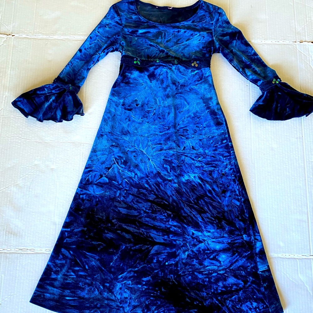 Elegant Blue Velvet High Waist & Bell Sleeves Festive Looking Girls Size 6 Dress